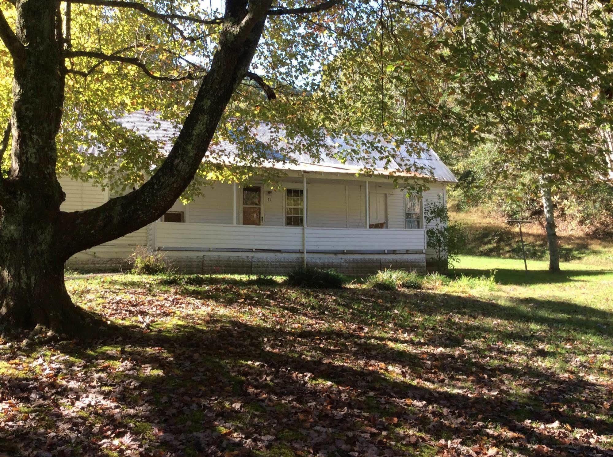 Country Road House Clendenin Exterior foto