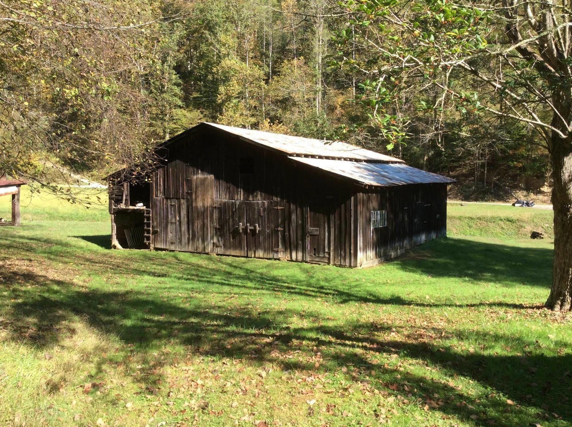 Country Road House Clendenin Exterior foto